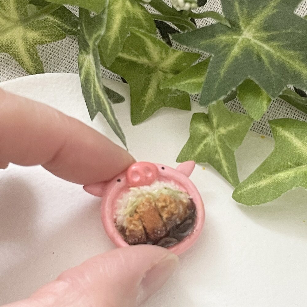 かつカレー（ぶた皿）のマグネット | ミニチュアフードコレクション